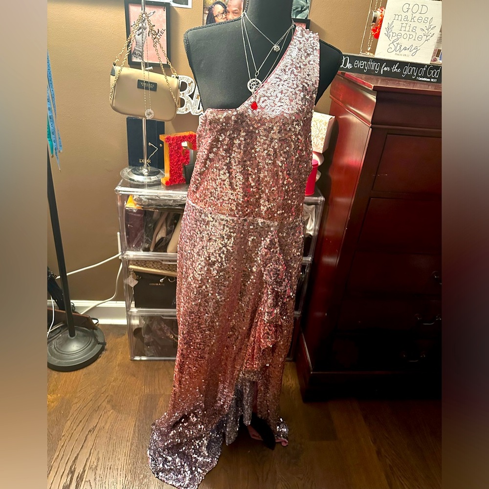 NWT SEQUIN FORMAL DRESS WITH RUFFLED SPLIT